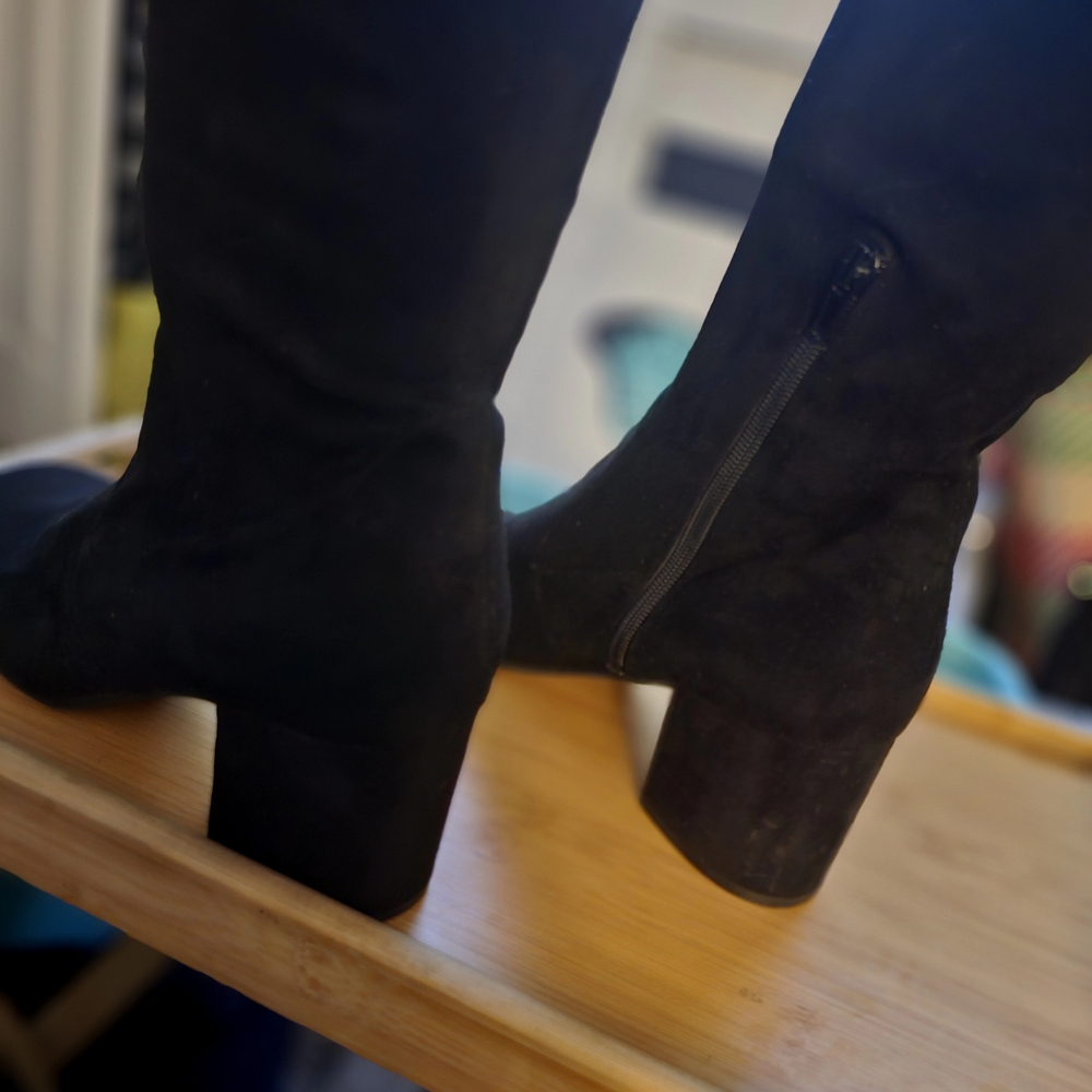 Unisa Classic Black Heeled Boots